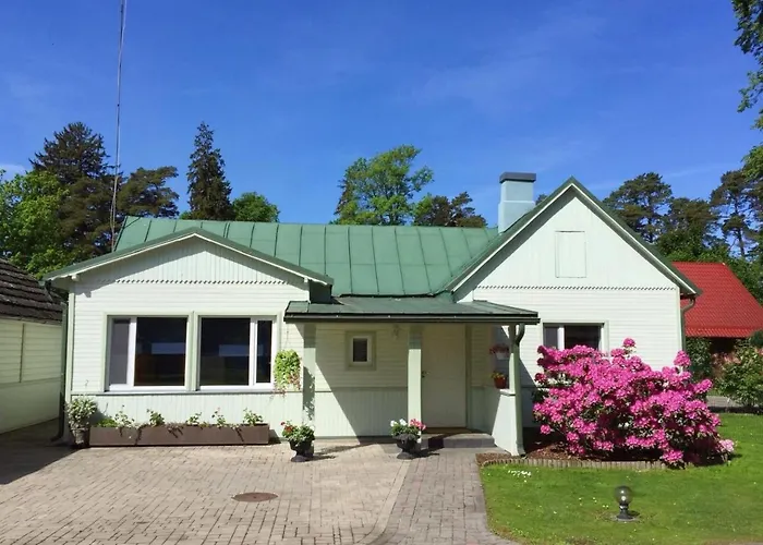 Charming Holiday House Near The Beach